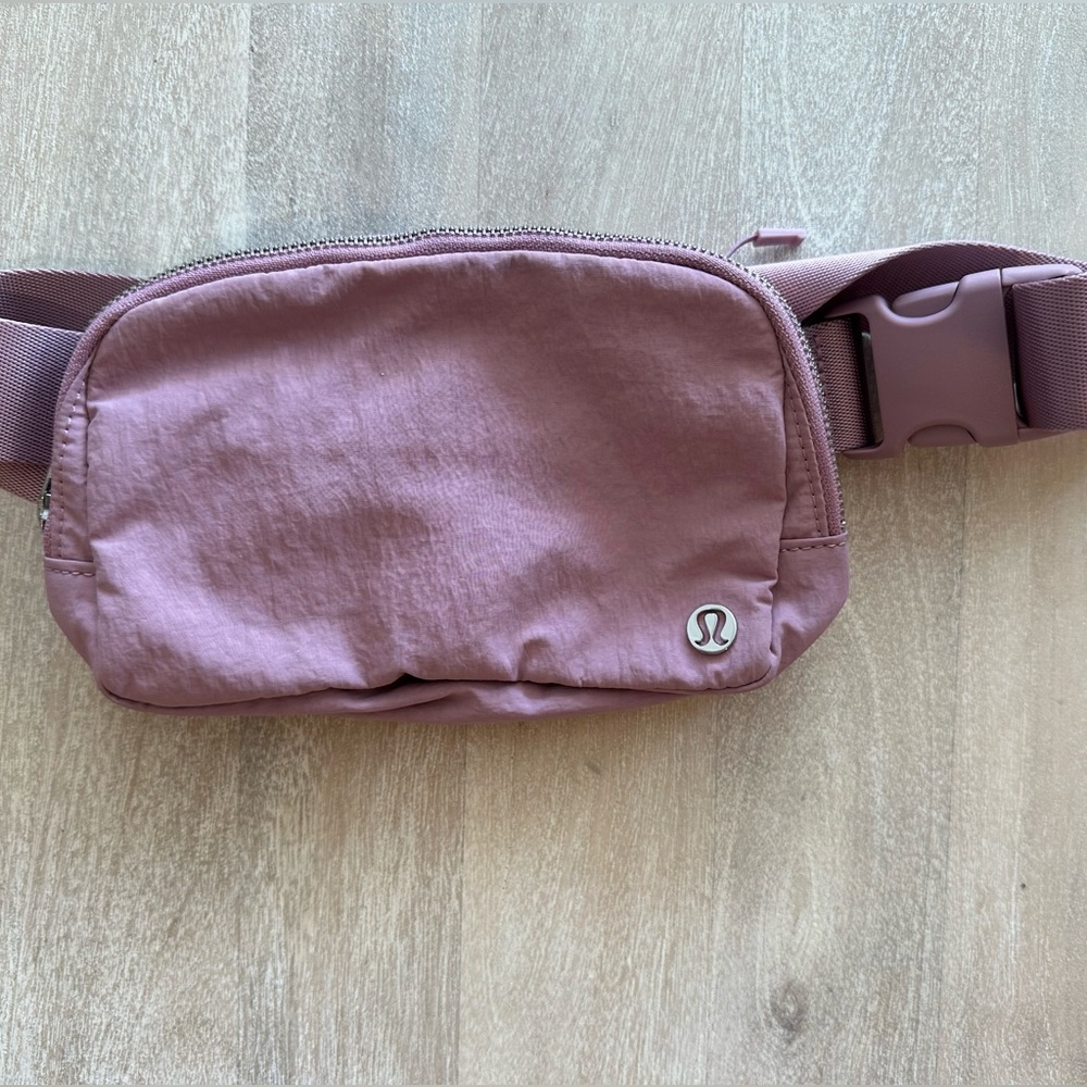 Lululemon Everywhere Belt Bag